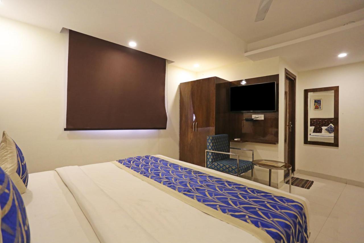 Hotel Emblem Suites- Near Delhi Airport New Delhi Eksteriør billede