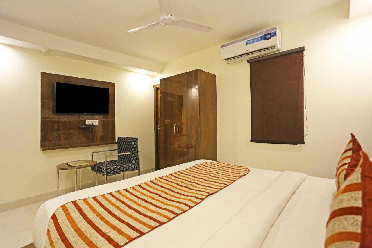 Hotel Emblem Suites- Near Delhi Airport New Delhi Eksteriør billede