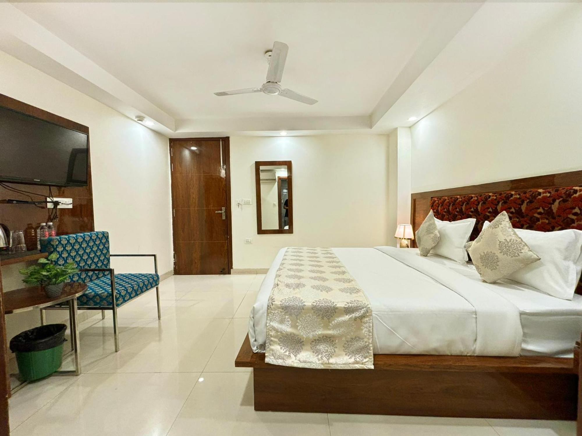 Hotel Emblem Suites- Near Delhi Airport New Delhi Eksteriør billede