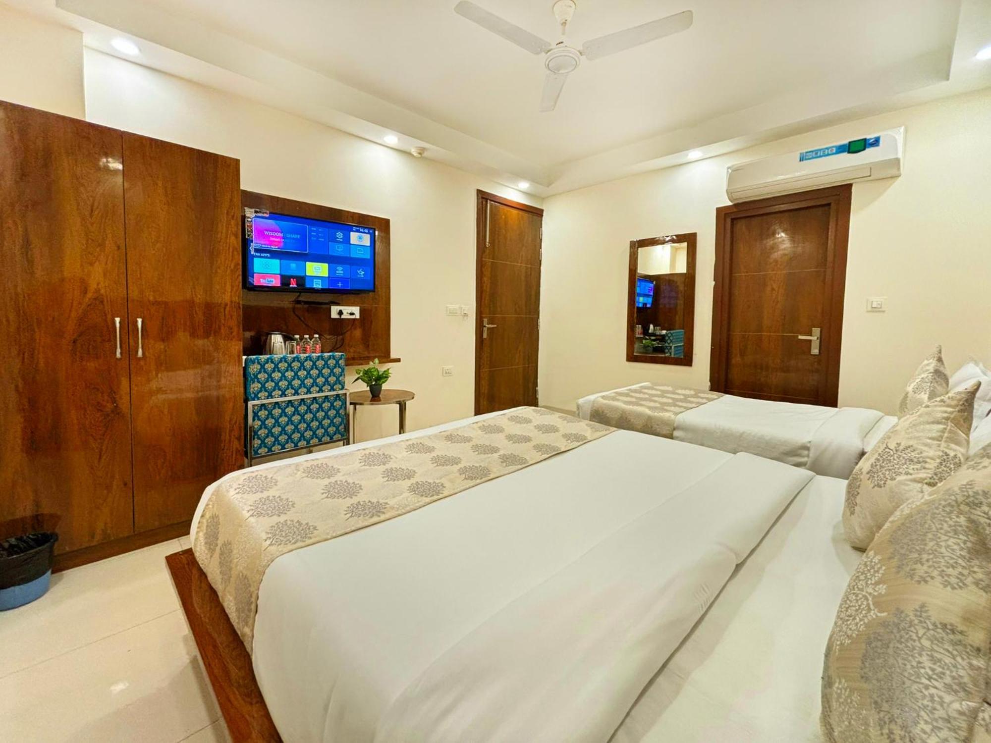 Hotel Emblem Suites- Near Delhi Airport New Delhi Eksteriør billede