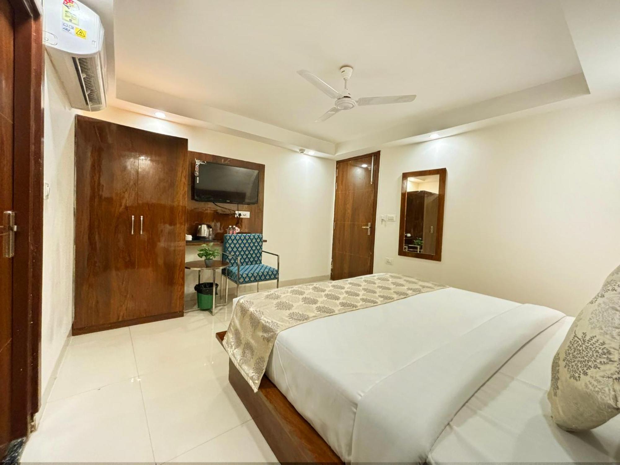 Hotel Emblem Suites- Near Delhi Airport New Delhi Eksteriør billede