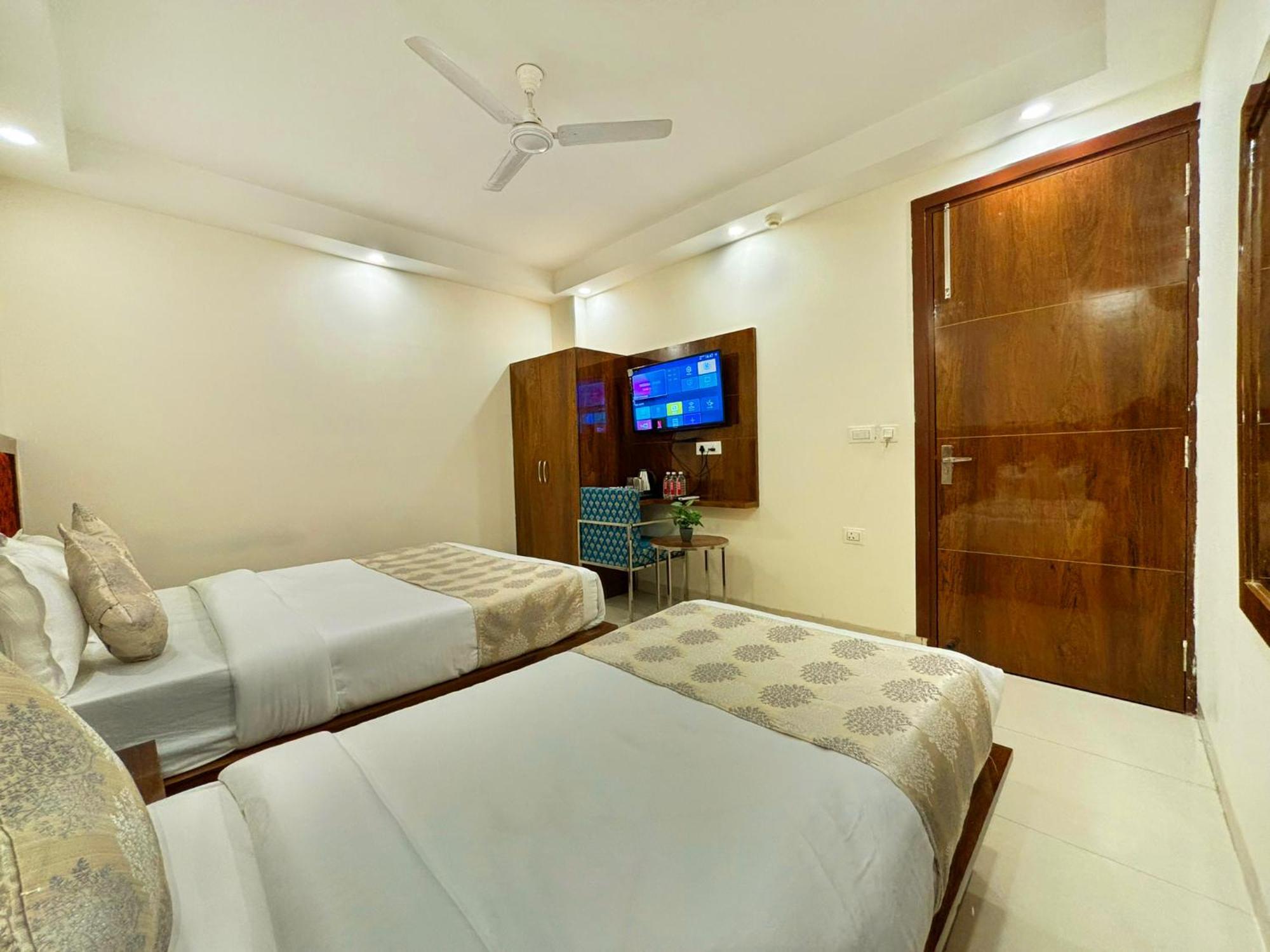 Hotel Emblem Suites- Near Delhi Airport New Delhi Eksteriør billede