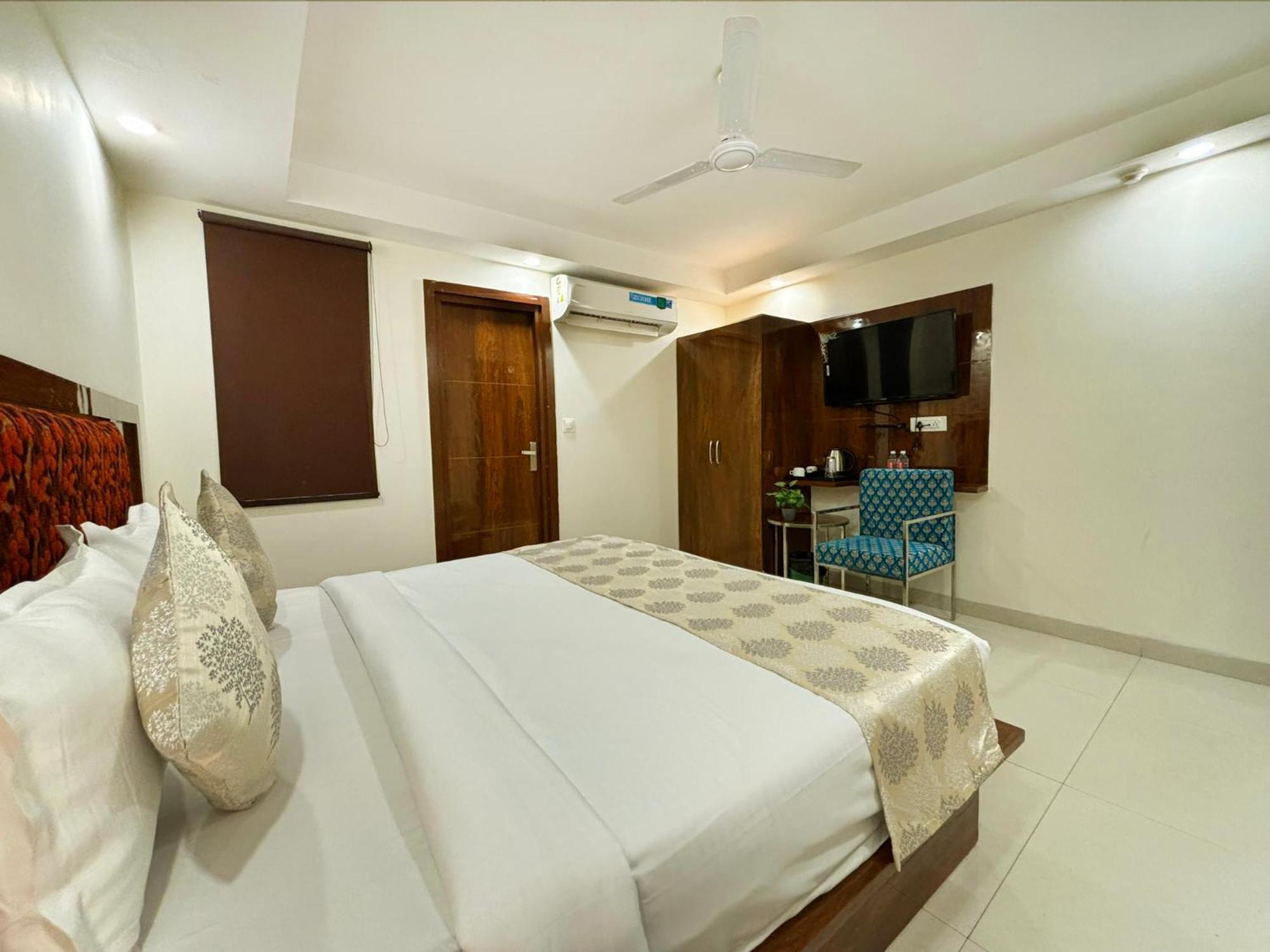 Hotel Emblem Suites- Near Delhi Airport New Delhi Eksteriør billede