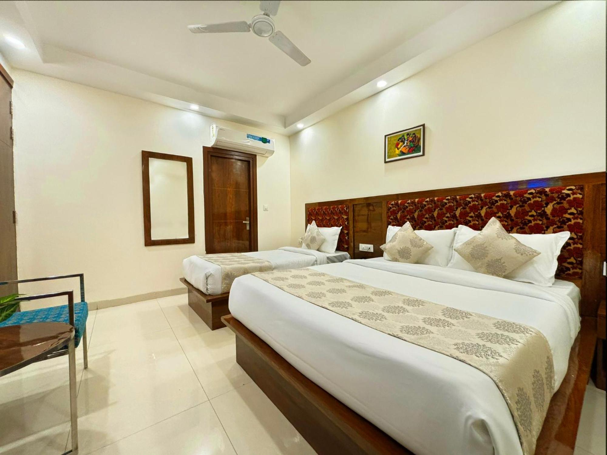 Hotel Emblem Suites- Near Delhi Airport New Delhi Eksteriør billede