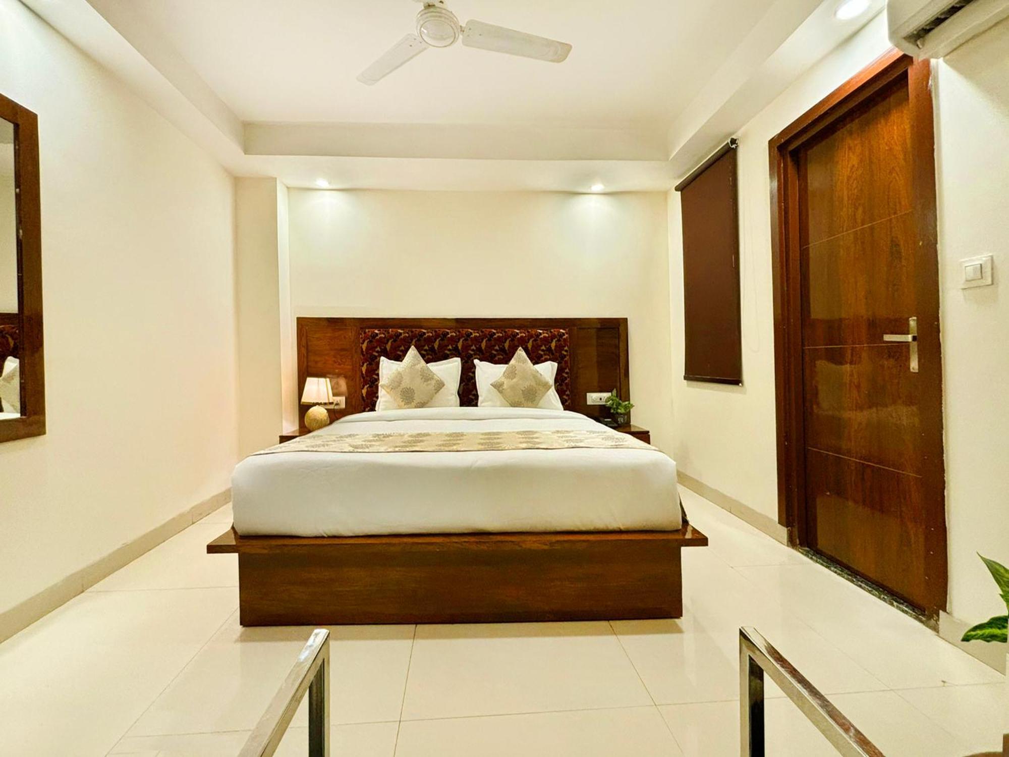 Hotel Emblem Suites- Near Delhi Airport New Delhi Eksteriør billede
