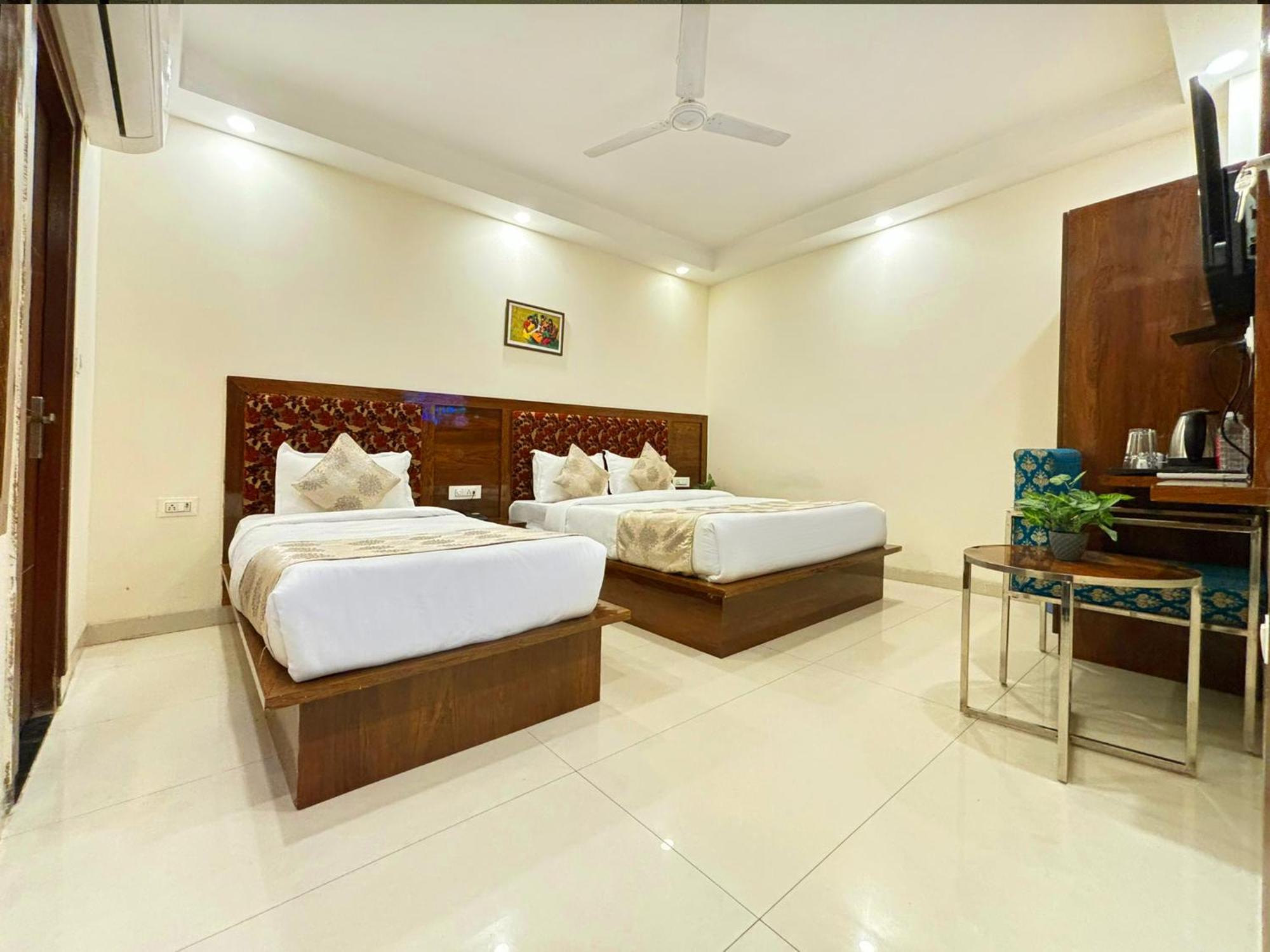 Hotel Emblem Suites- Near Delhi Airport New Delhi Eksteriør billede