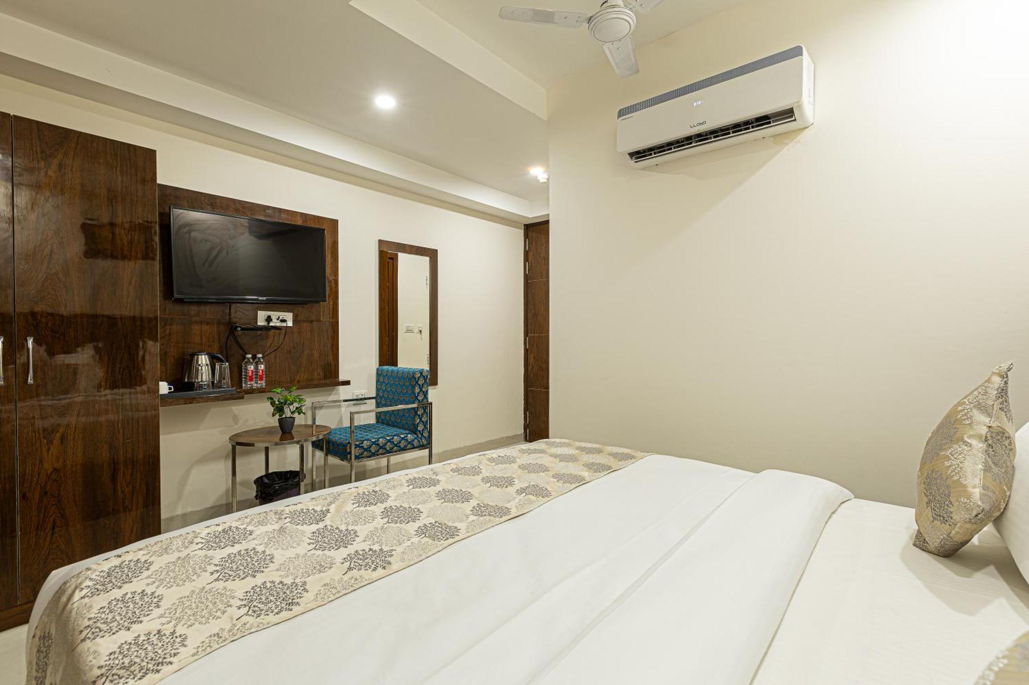 Hotel Emblem Suites- Near Delhi Airport New Delhi Eksteriør billede