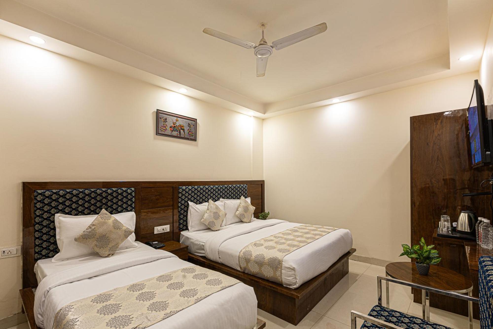 Hotel Emblem Suites- Near Delhi Airport New Delhi Eksteriør billede