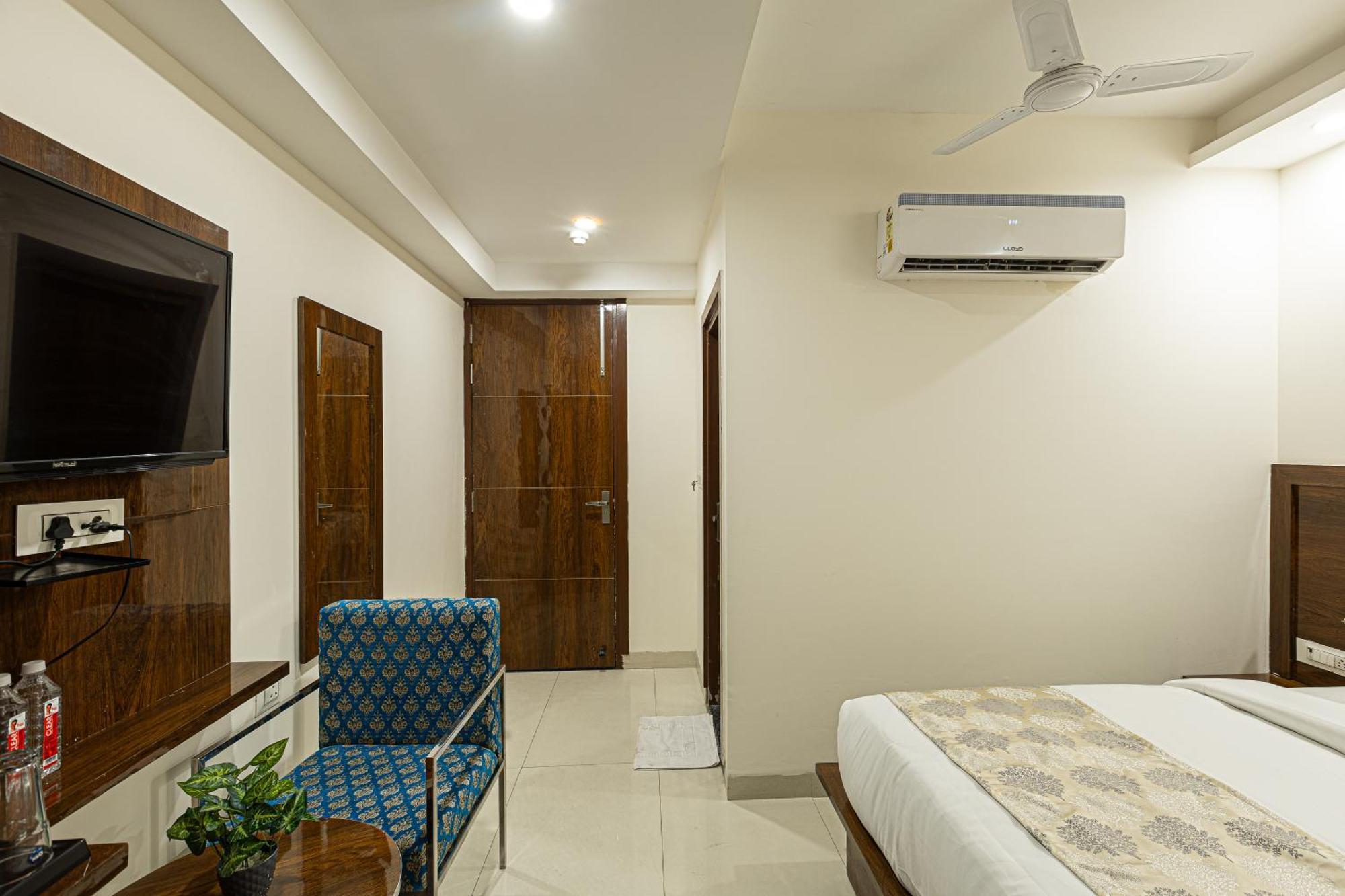 Hotel Emblem Suites- Near Delhi Airport New Delhi Eksteriør billede