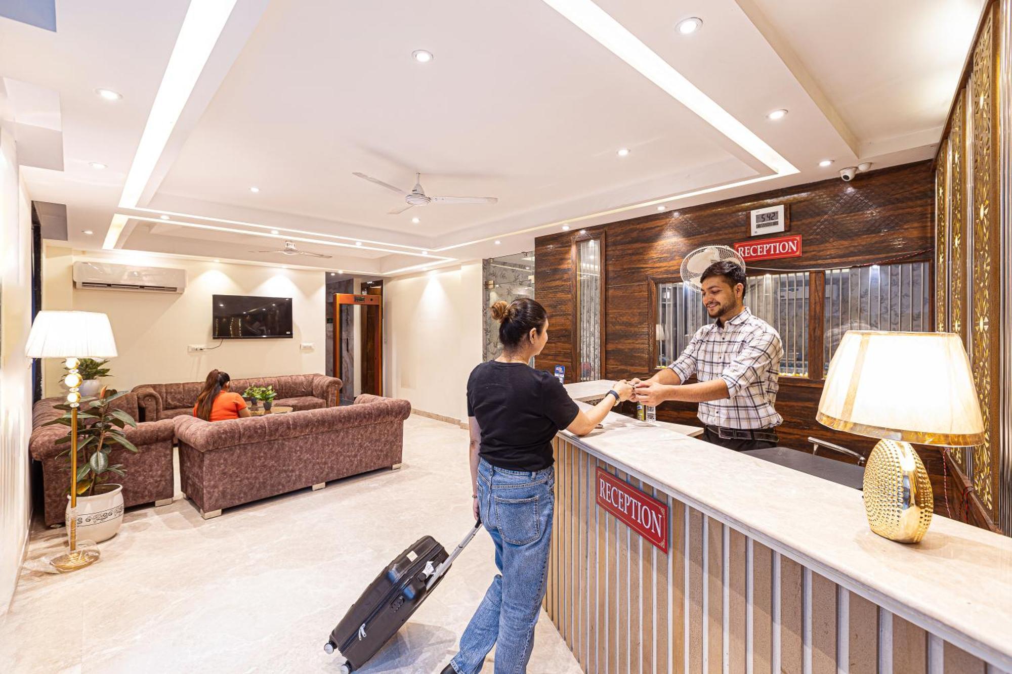 Hotel Emblem Suites- Near Delhi Airport New Delhi Eksteriør billede