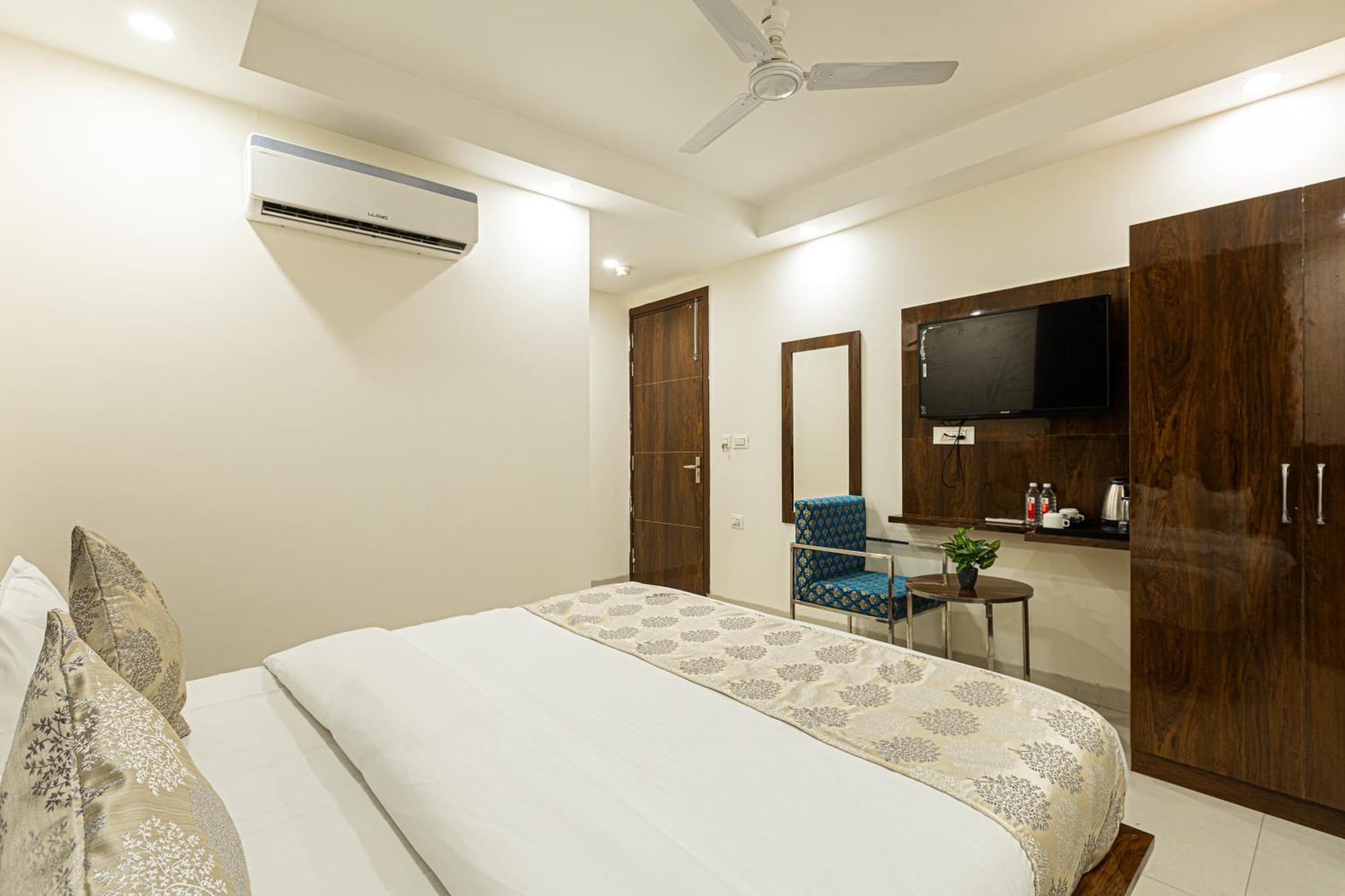 Hotel Emblem Suites- Near Delhi Airport New Delhi Eksteriør billede