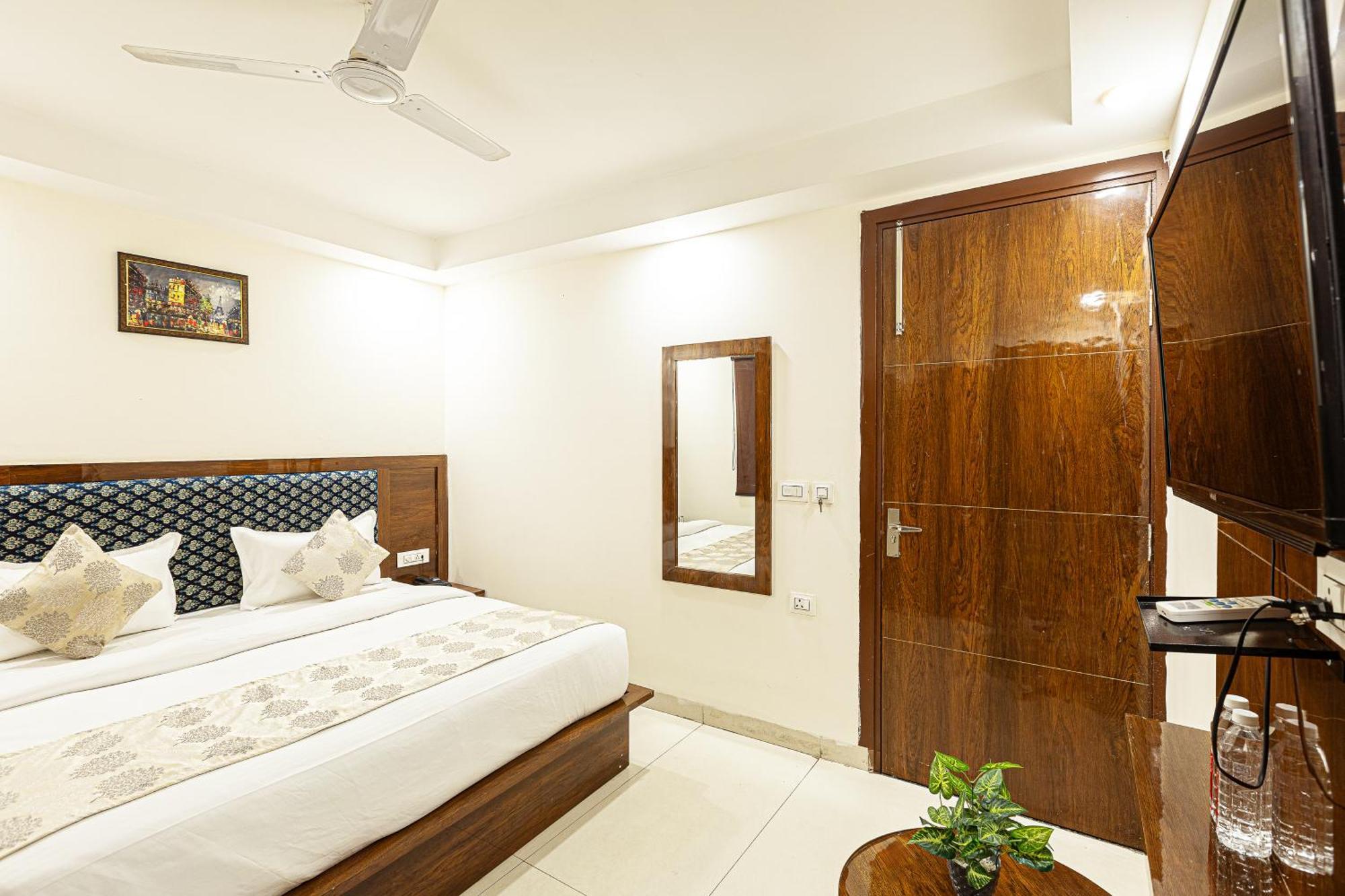 Hotel Emblem Suites- Near Delhi Airport New Delhi Eksteriør billede
