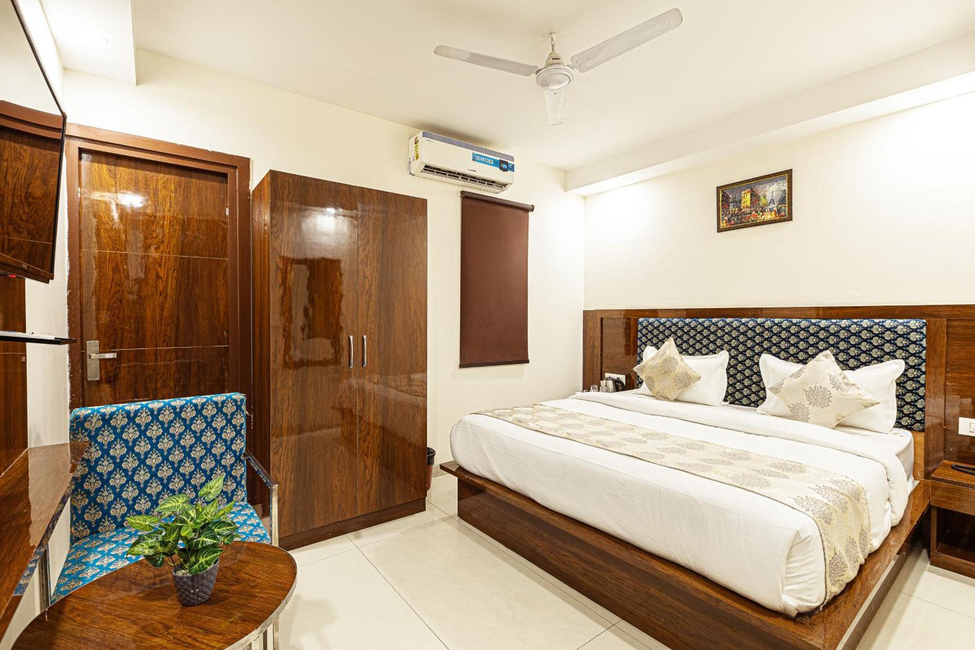 Hotel Emblem Suites- Near Delhi Airport New Delhi Eksteriør billede