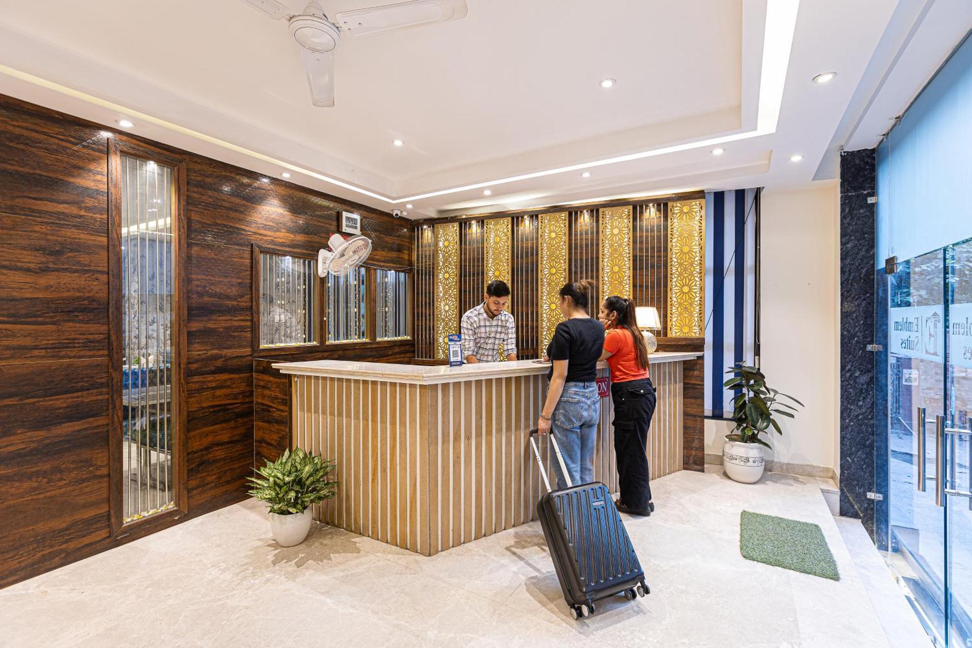 Hotel Emblem Suites- Near Delhi Airport New Delhi Eksteriør billede